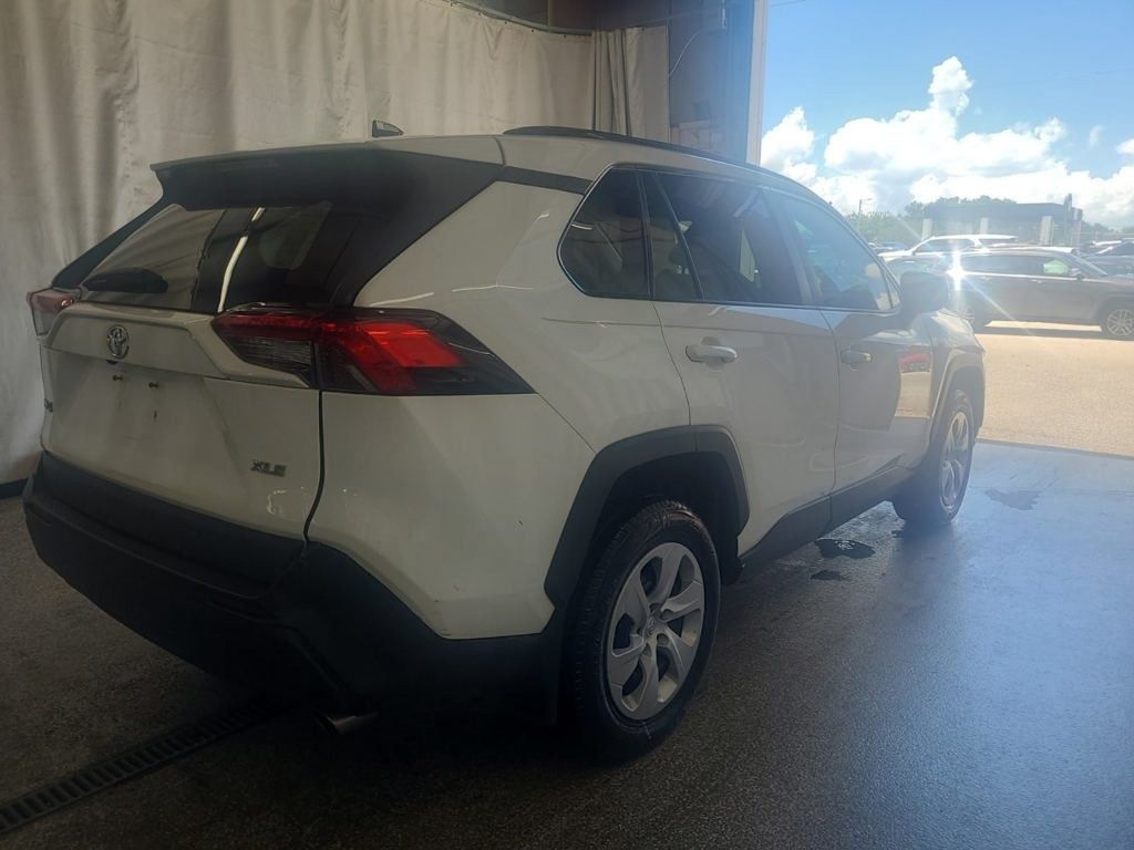 2020 Toyota RAV4 XLE photo 4