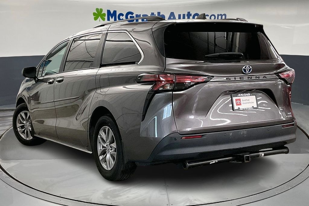 Certified 2022 Toyota Sienna XLE Minivan/Van