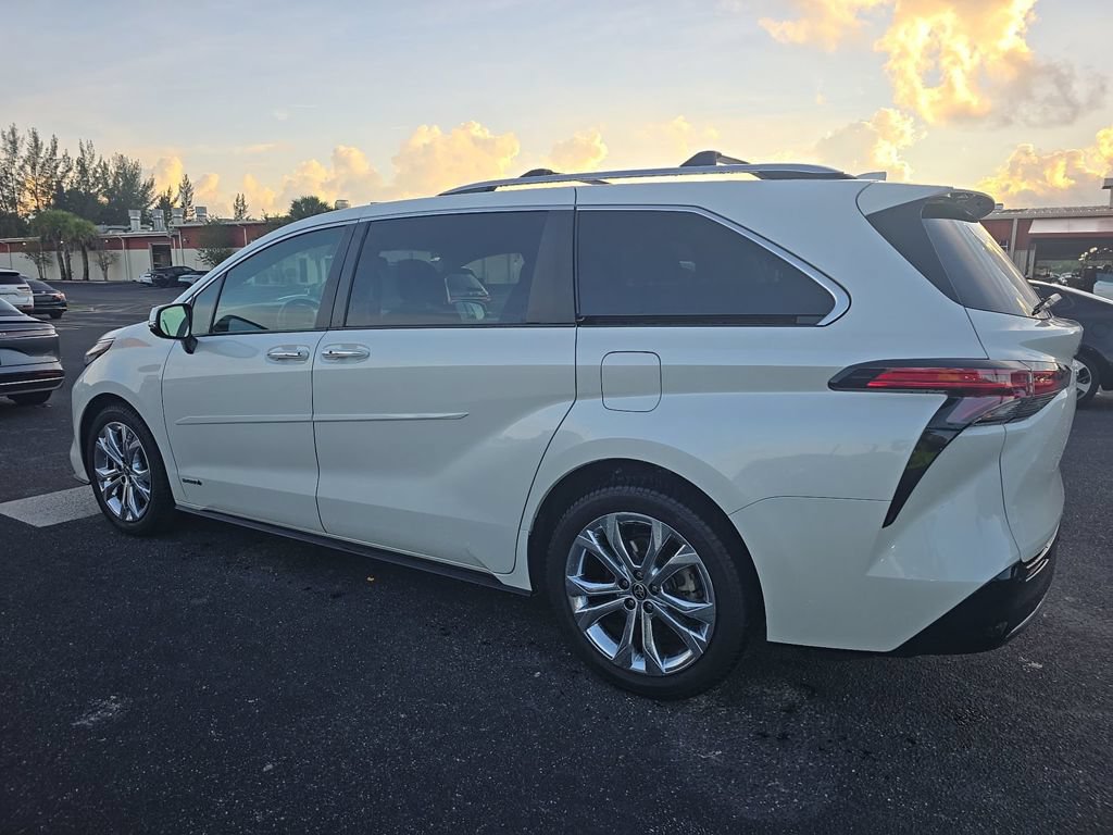 Used 2021 Toyota Sienna Platinum Minivan/Van