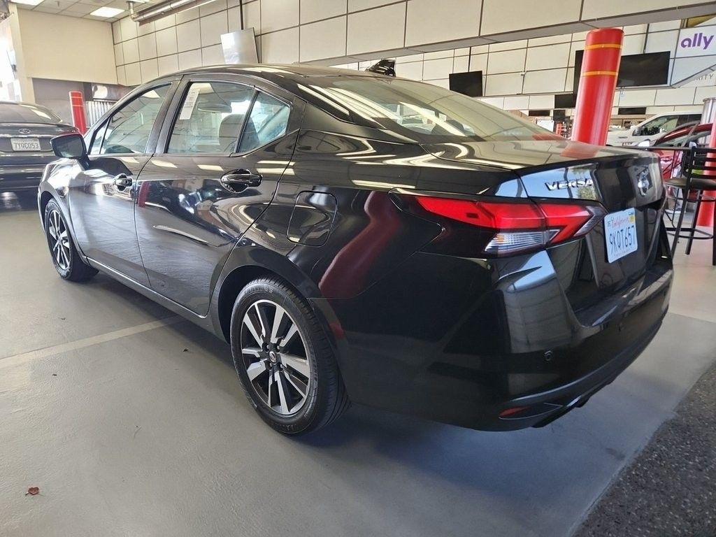 2021 Nissan Versa 1.6 SV photo 3