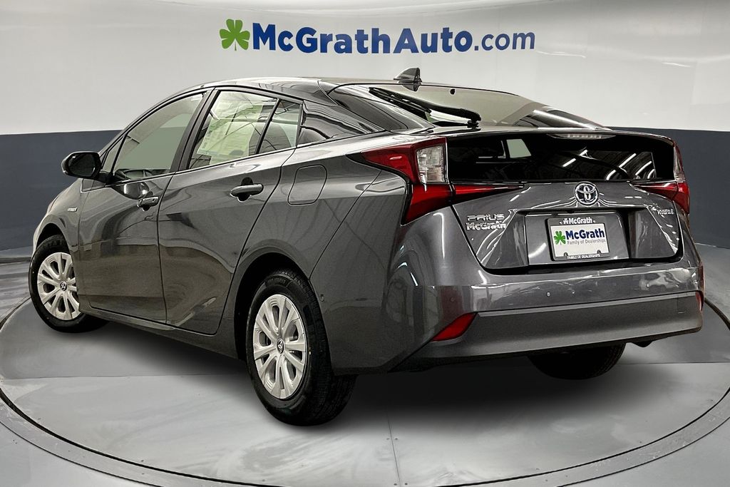 2021 Toyota Prius LE photo 3
