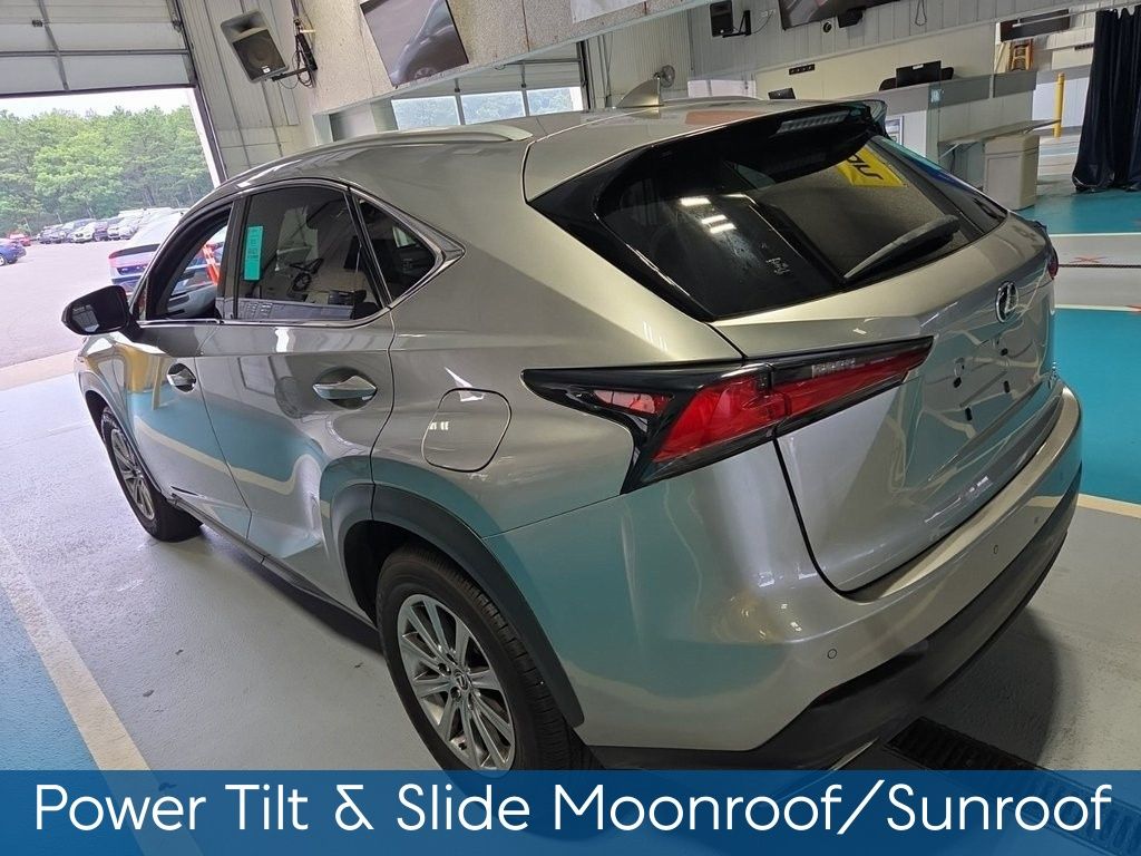 2018 Lexus NX 300 Luxury photo 4