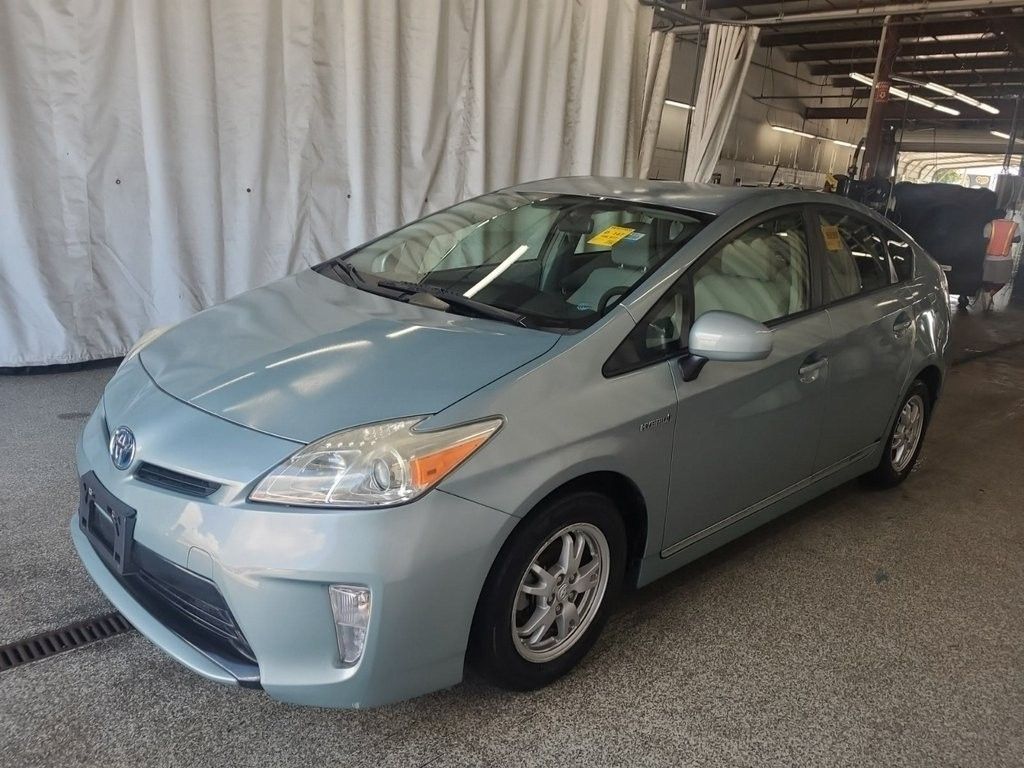 2015 Toyota Prius Four photo 2
