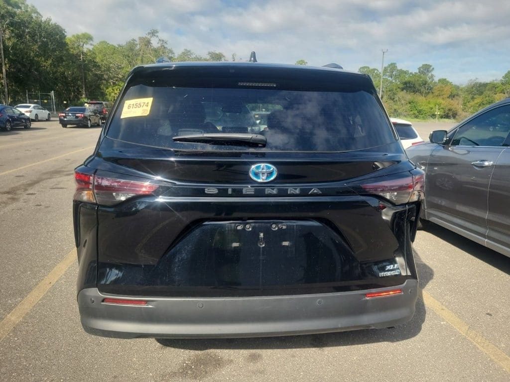Used 2024 Toyota Sienna XLE Minivan/Van