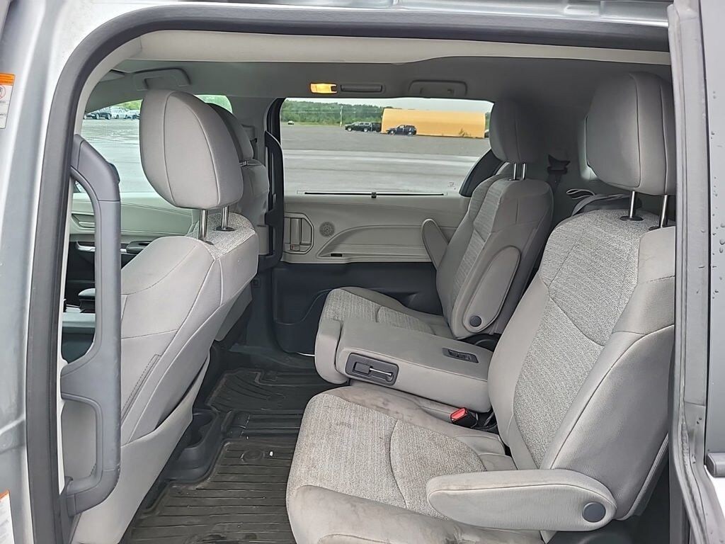 Used 2023 Toyota Sienna LE Minivan/Van