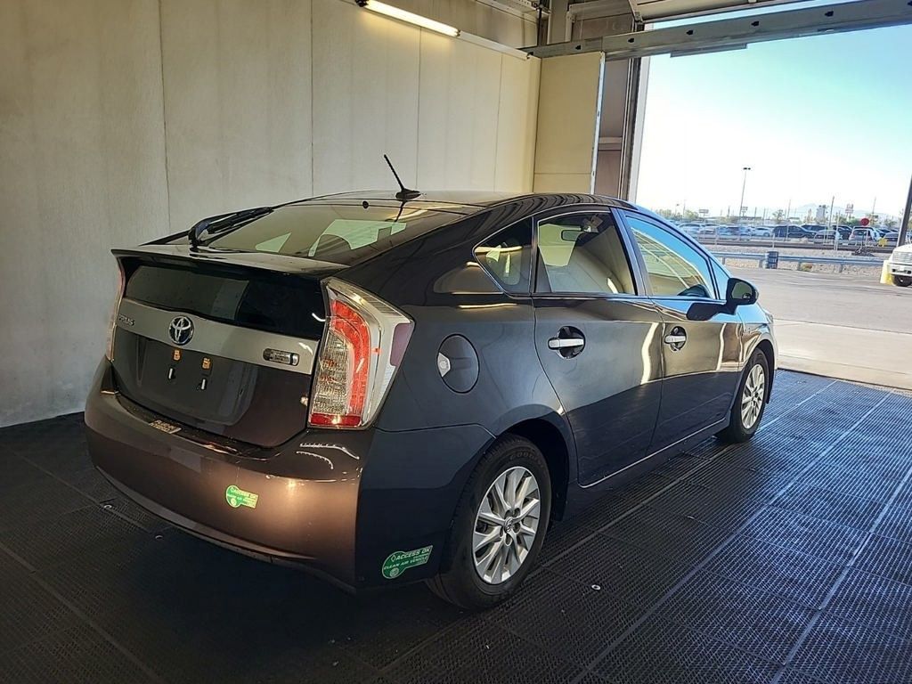 2015 Toyota Prius Plug-in Base photo 3
