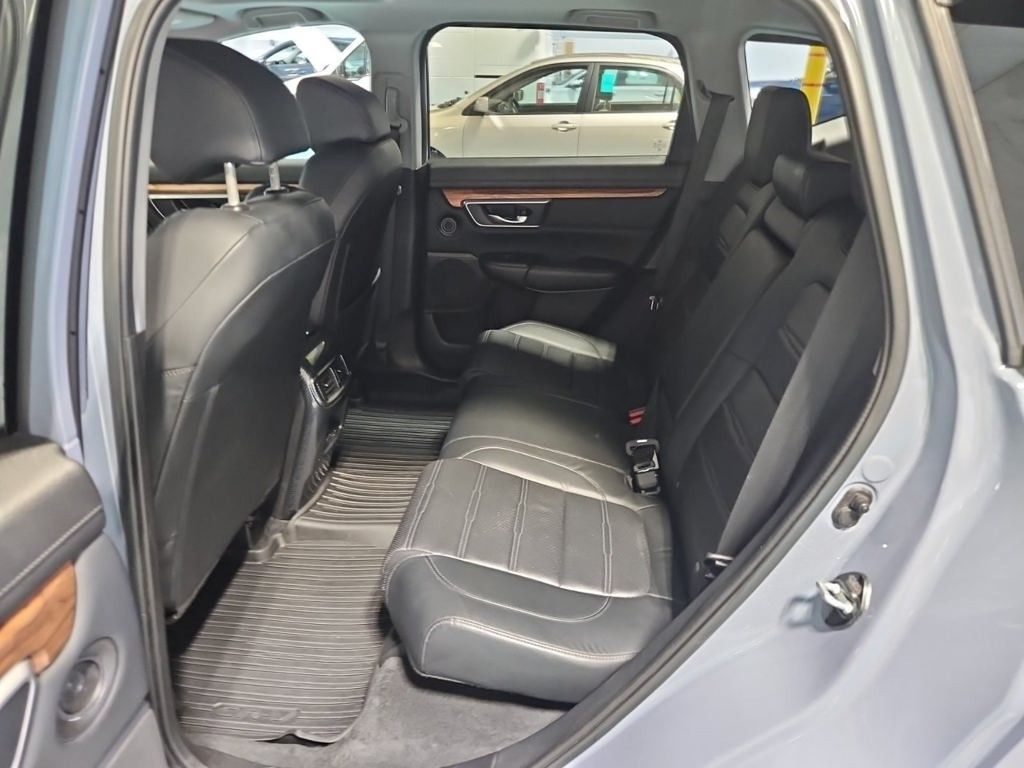 2022 Honda CR-V Hybrid Touring photo 4