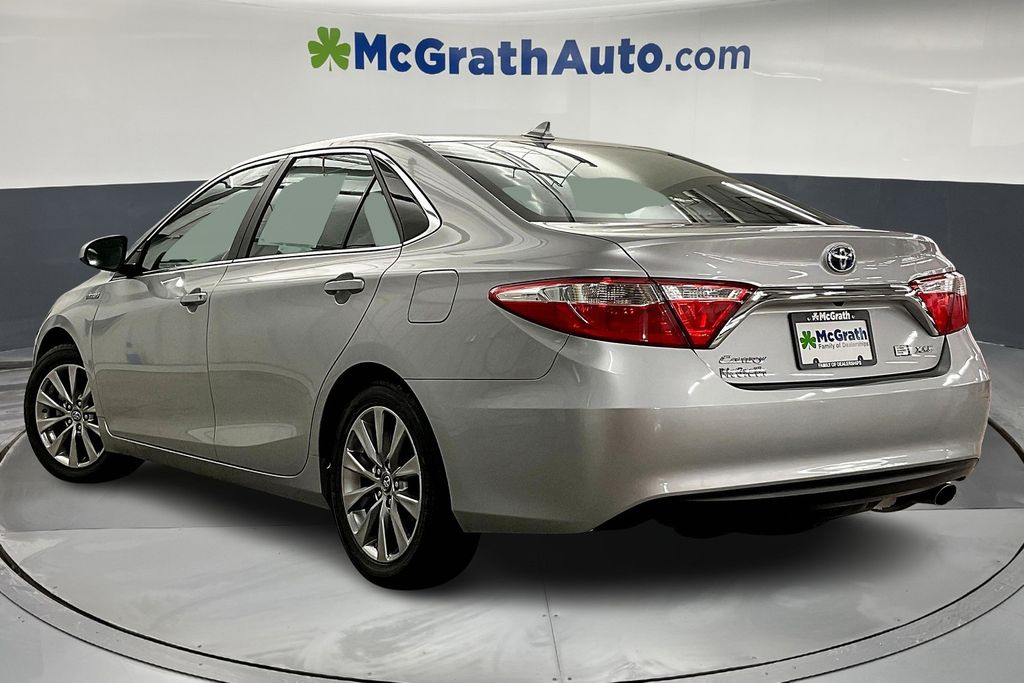 2017 Toyota Camry Hybrid XLE photo 2