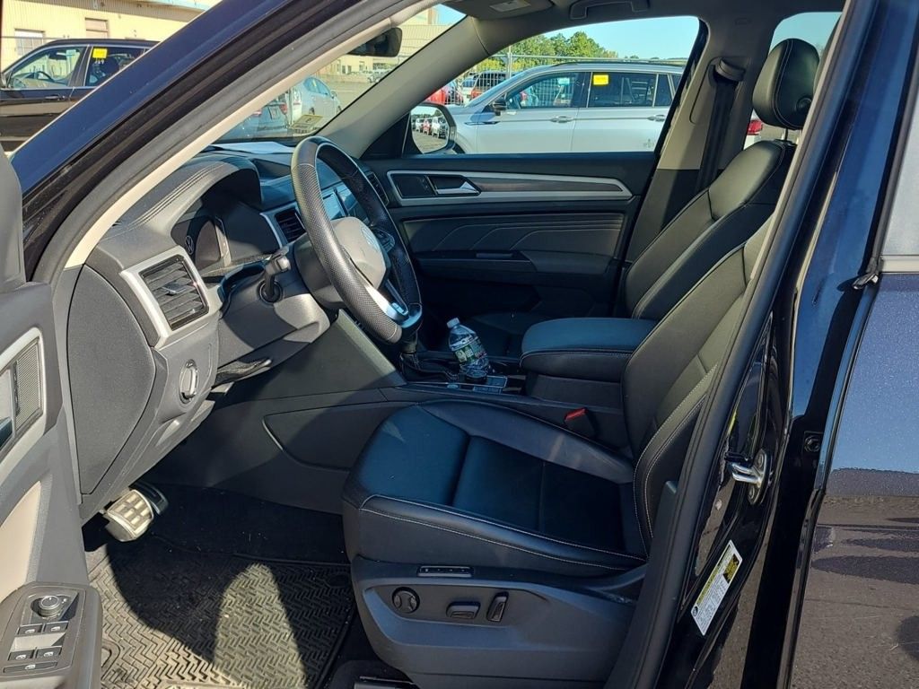 2022 Volkswagen Atlas V6 SEL R-Line photo 2