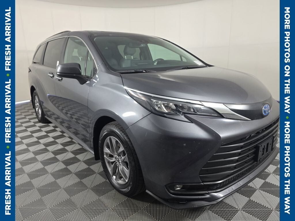 Used 2025 Toyota Sienna XLE Minivan/Van