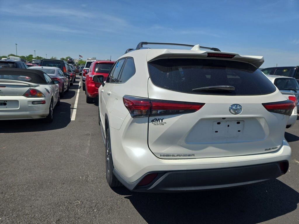 Used 2021 Toyota Highlander XLE SUV