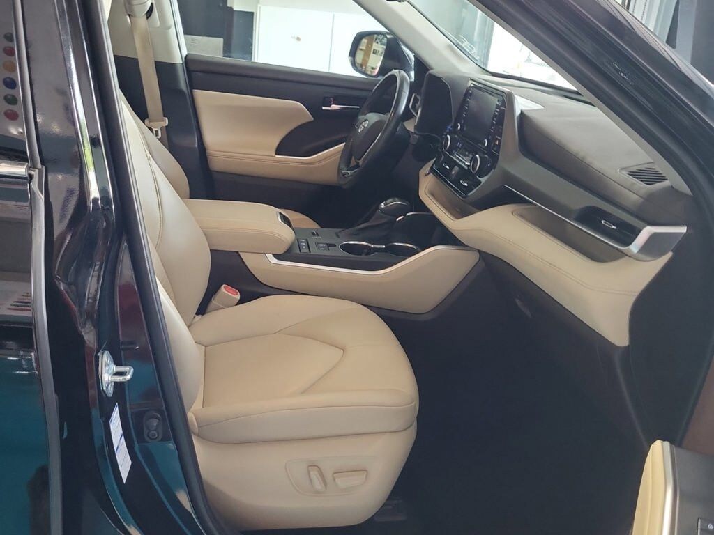 Used 2021 Toyota Highlander Hybrid XLE SUV
