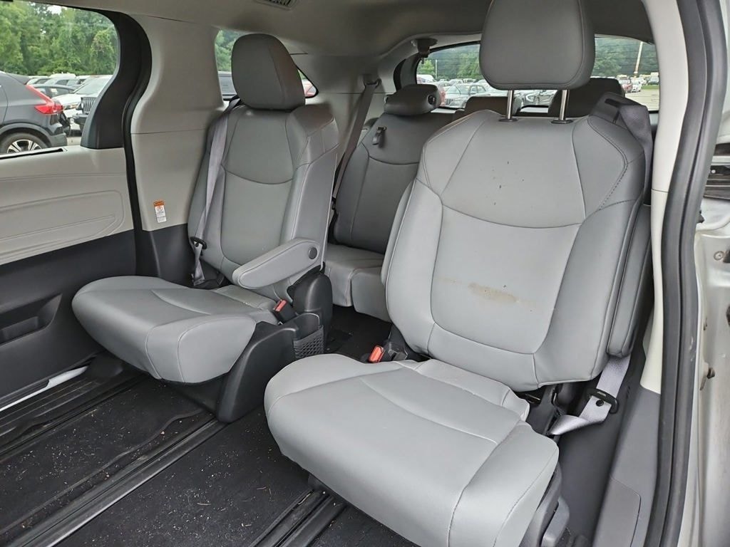 Certified 2023 Toyota Sienna XLE Minivan/Van