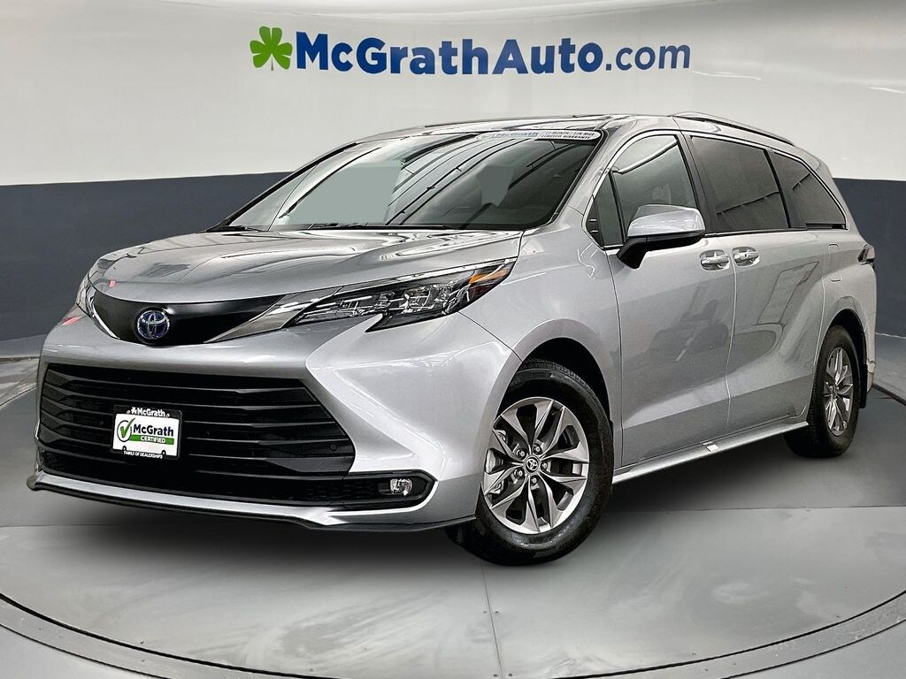 Used 2025 Toyota Sienna XLE Minivan/Van