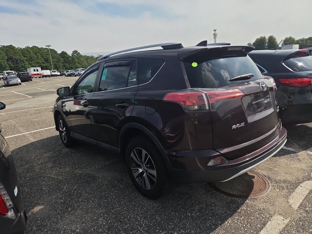 2016 Toyota RAV4 XLE photo 3