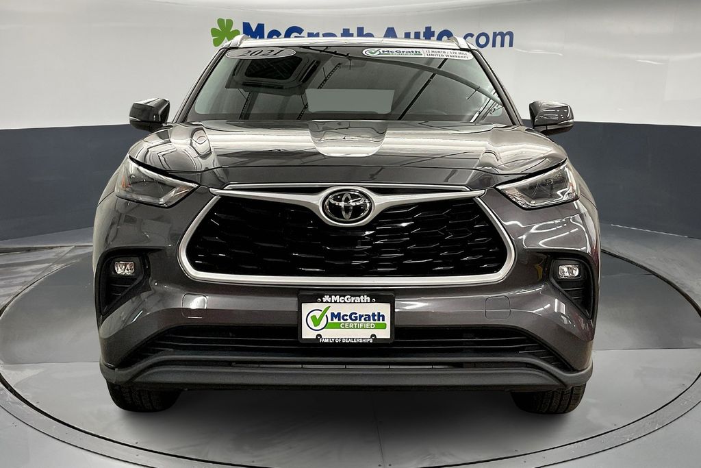 2021 Toyota Highlander XLE photo 3