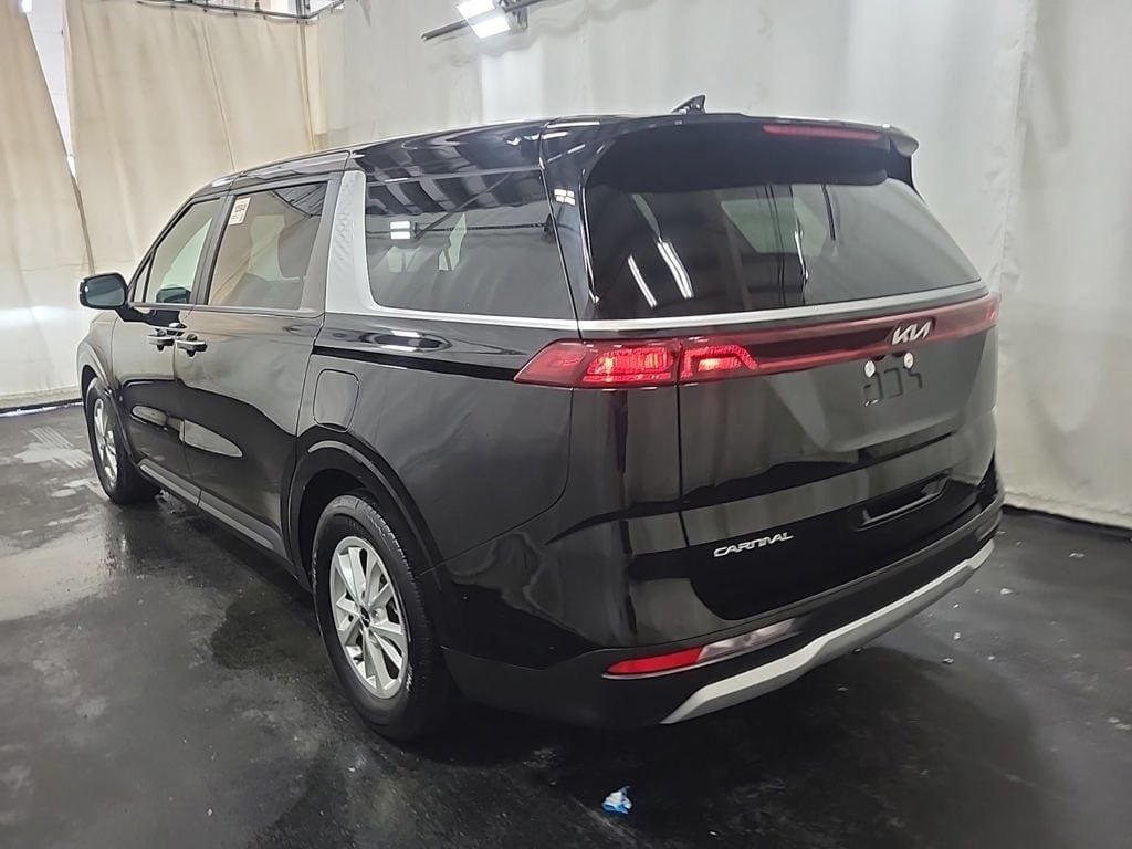 Used 2024 Kia Carnival LX Minivan/Van