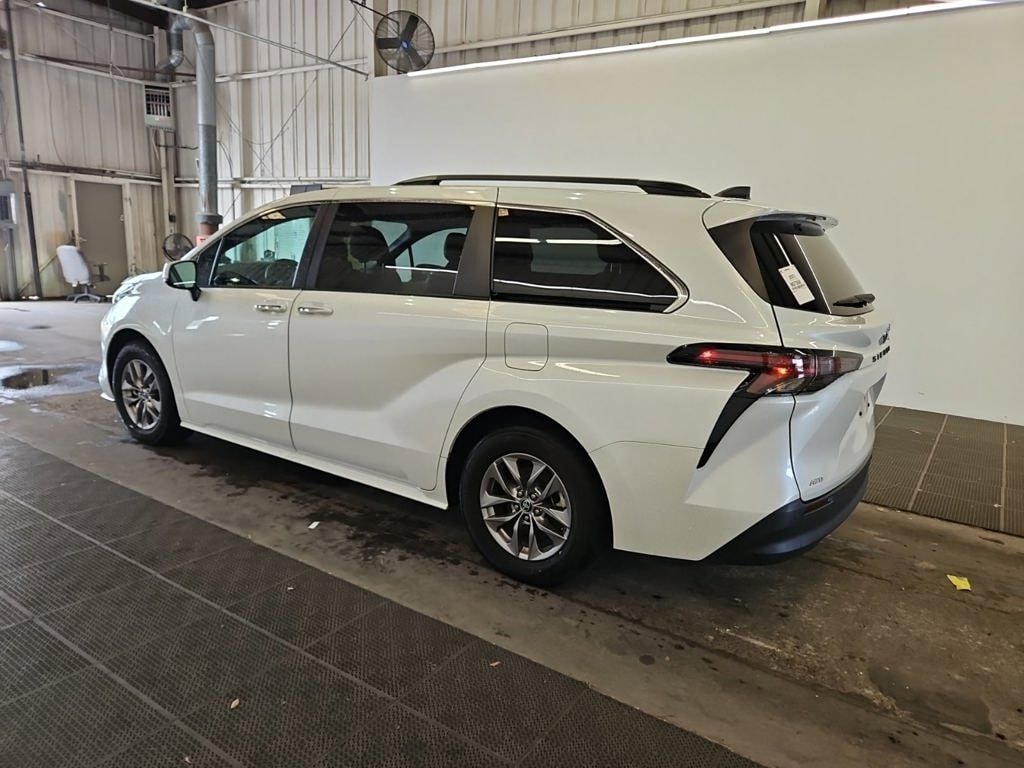 Used 2023 Toyota Sienna XLE Minivan/Van