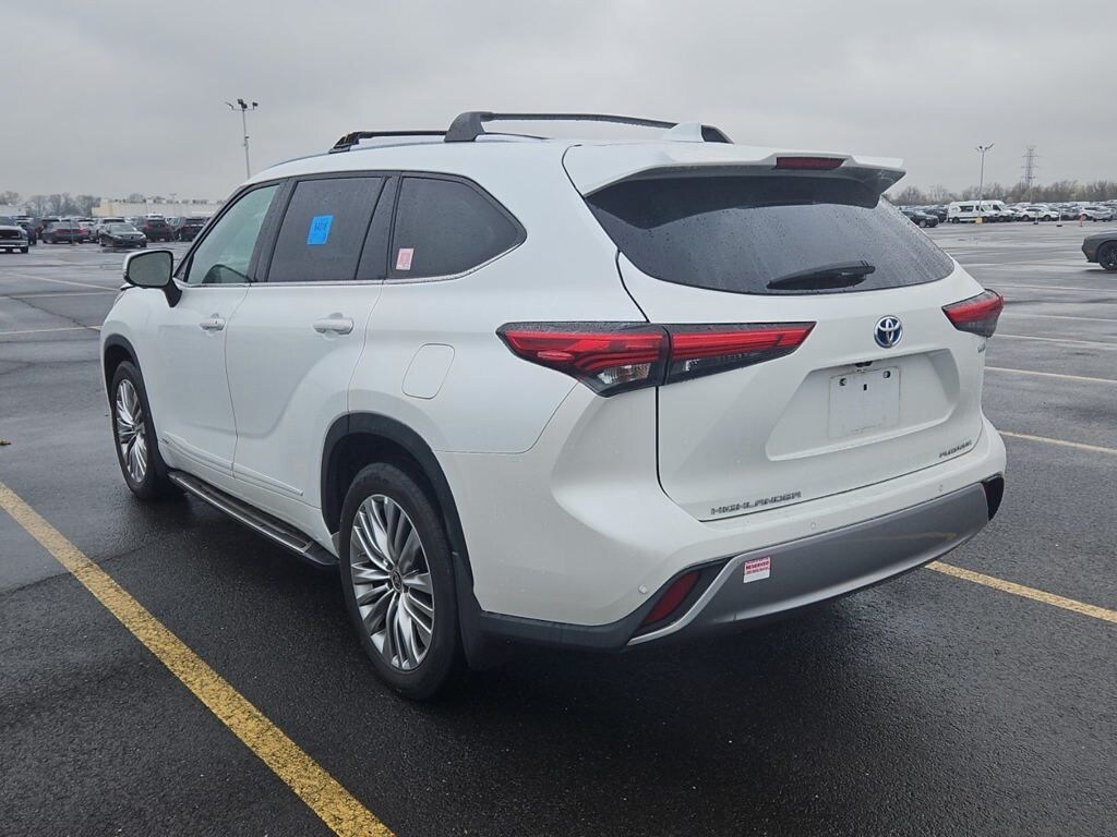 Used 2023 Toyota Highlander Hybrid Platinum SUV