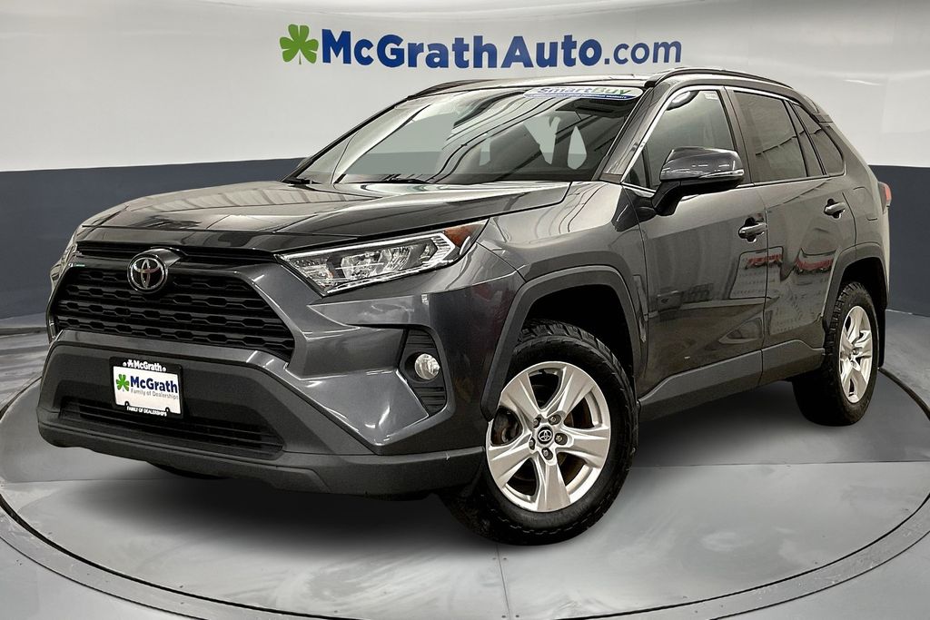 2020 Toyota RAV4 XLE photo 2