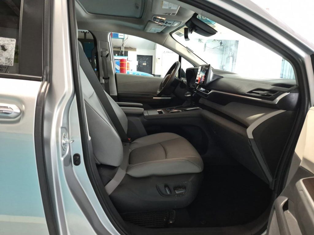 Used 2023 Toyota Sienna XLE Minivan/Van