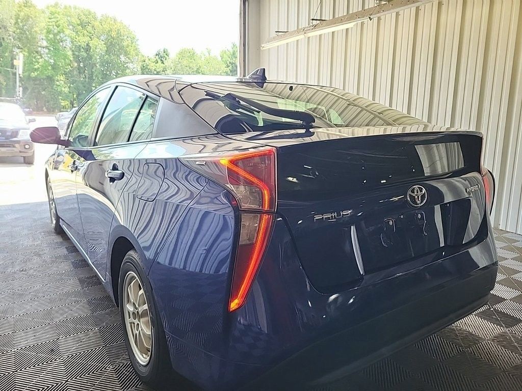 2016 Toyota Prius Two photo 3