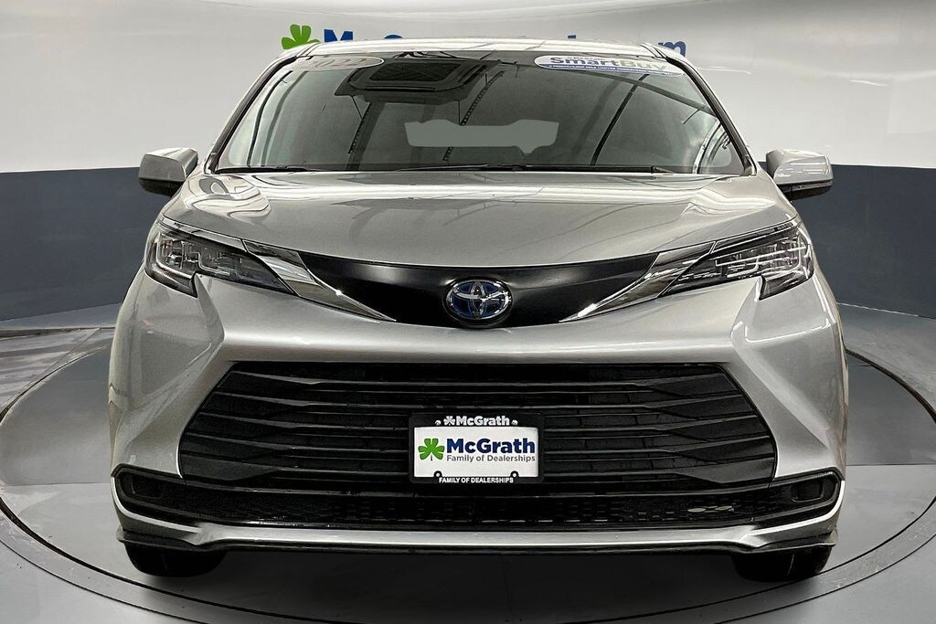 Used 2022 Toyota Sienna LE Minivan/Van