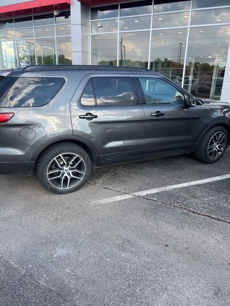 2017 Ford Explorer Sport photo 3