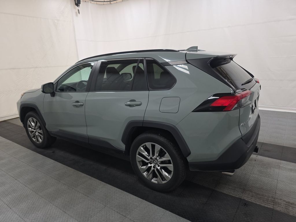 2019 Toyota RAV4 XLE Premium photo 4