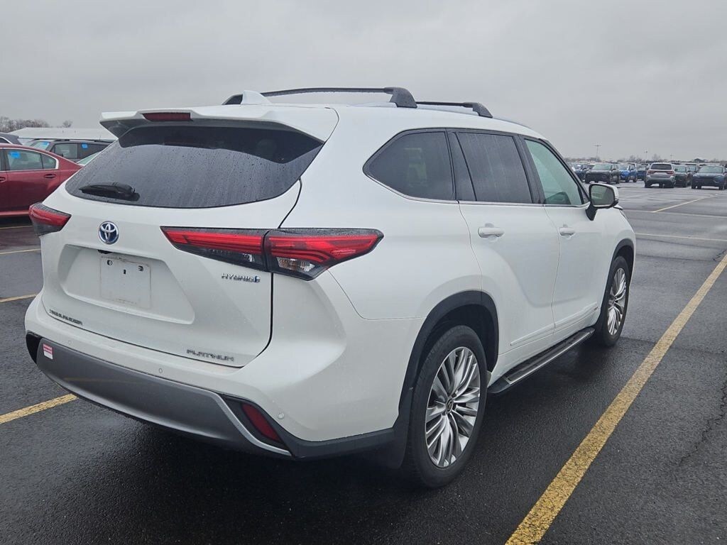 Used 2023 Toyota Highlander Hybrid Platinum SUV