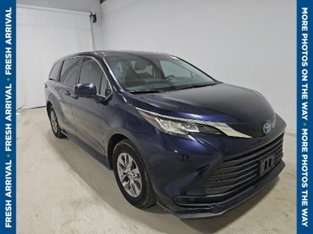 Used 2023 Toyota Sienna LE Minivan/Van
