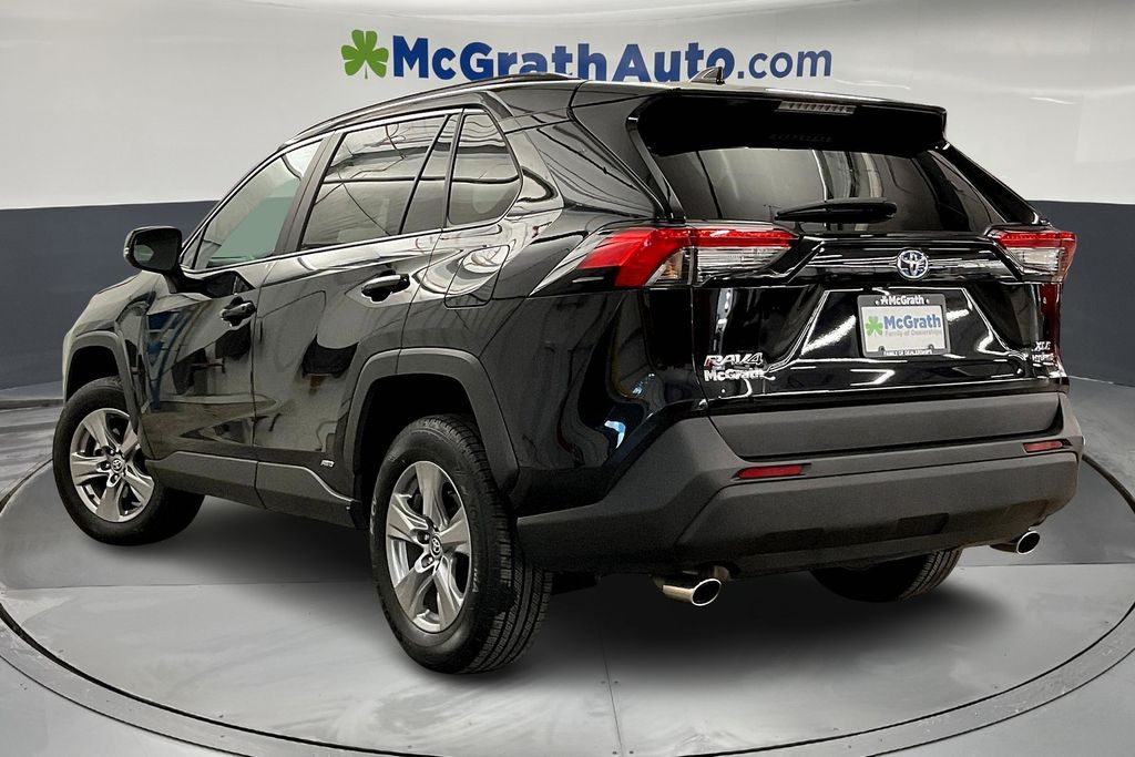 2023 Toyota RAV4 Hybrid XLE photo 3