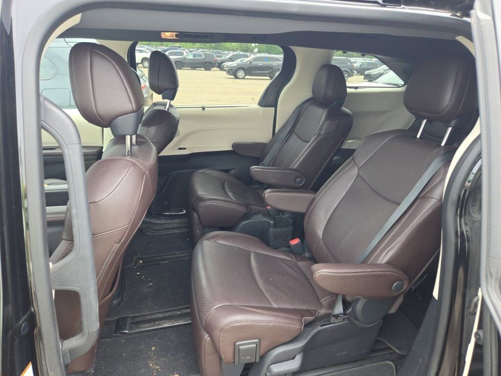 Certified 2023 Toyota Sienna Platinum Minivan/Van
