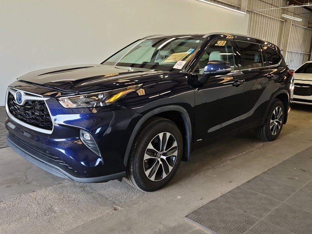 Certified 2022 Toyota Highlander Hybrid XLE SUV