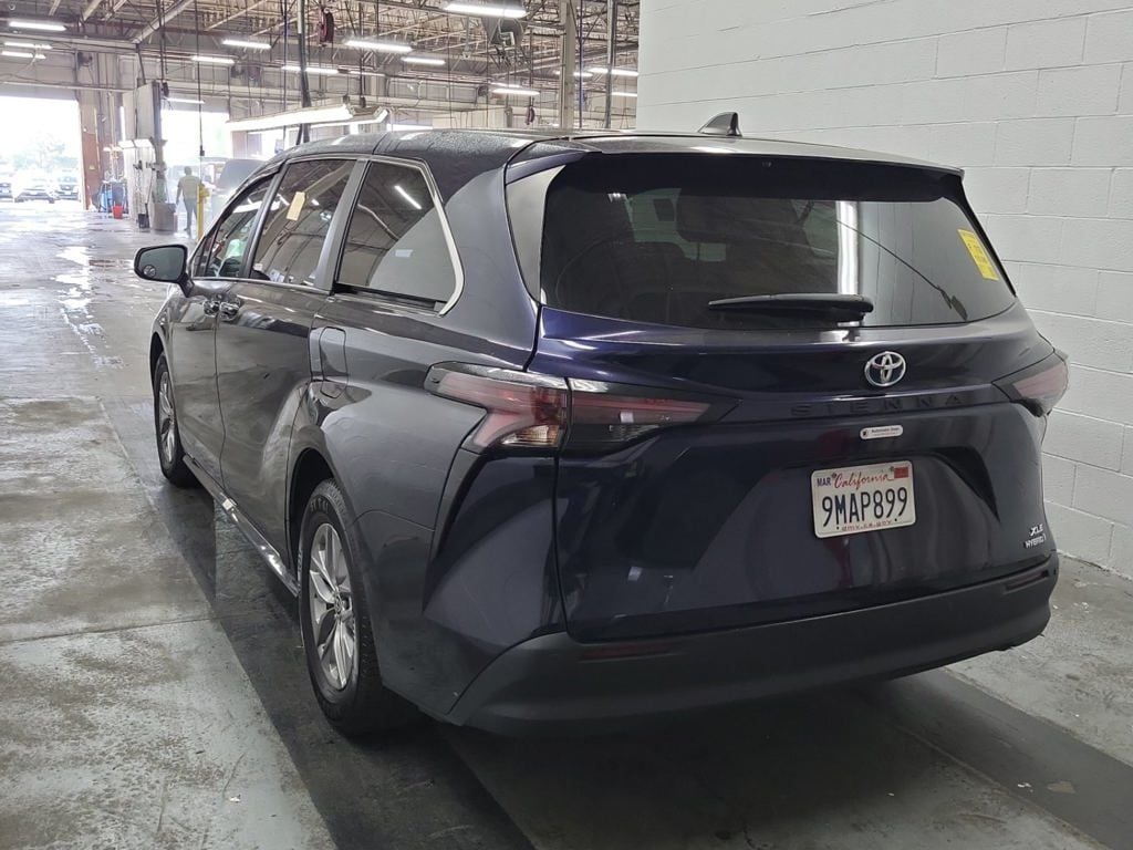 Used 2023 Toyota Sienna XLE Minivan/Van