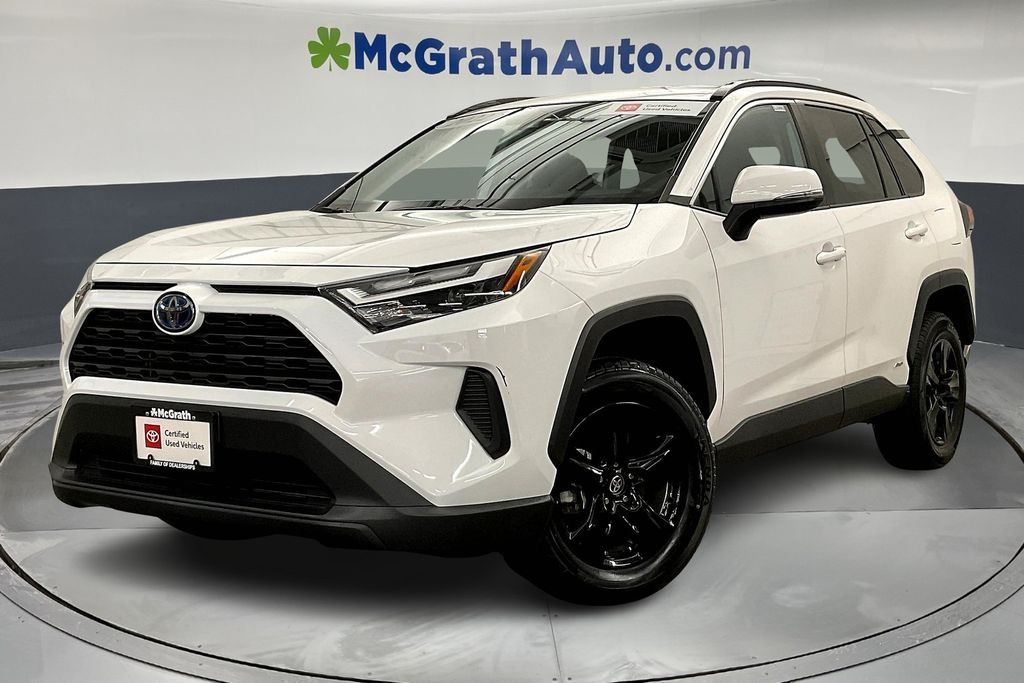 2022 Toyota RAV4 Hybrid XLE photo 2