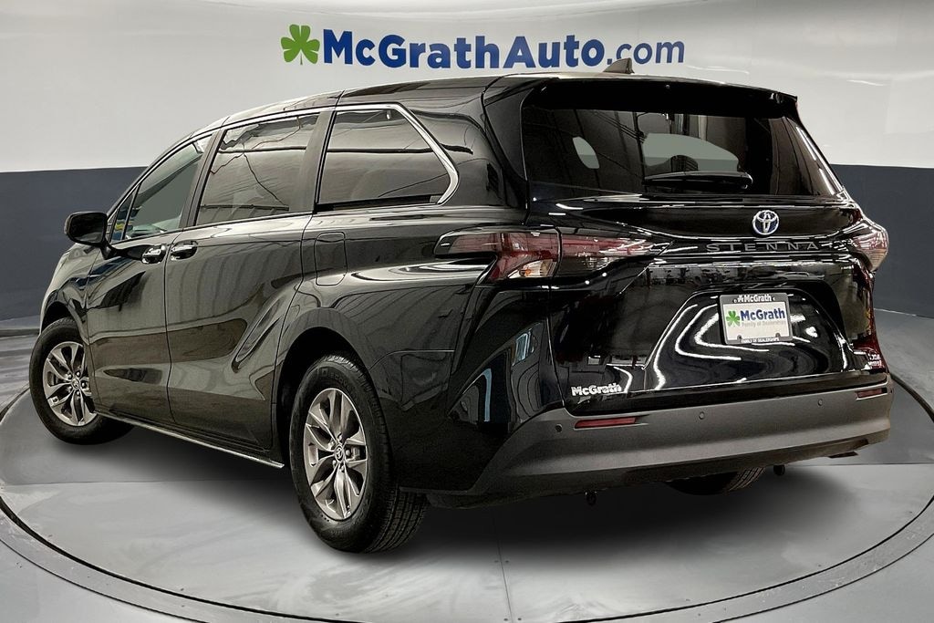 Used 2023 Toyota Sienna XLE Minivan/Van
