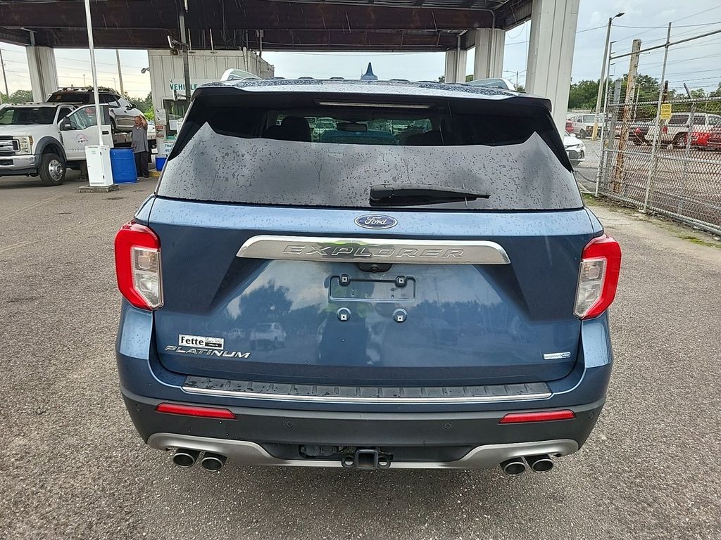 2020 Ford Explorer Platinum photo 2