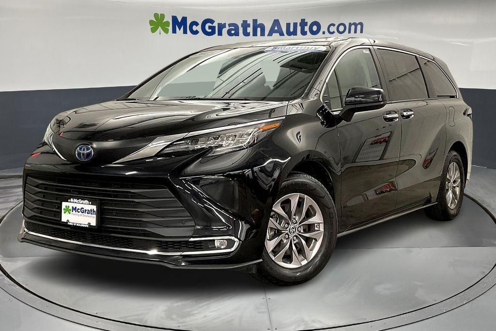 Used 2023 Toyota Sienna XLE Minivan/Van