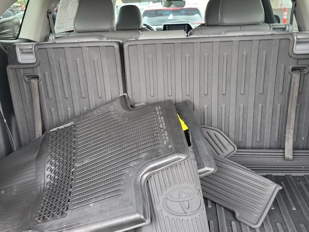 Used 2020 Toyota Highlander XLE SUV