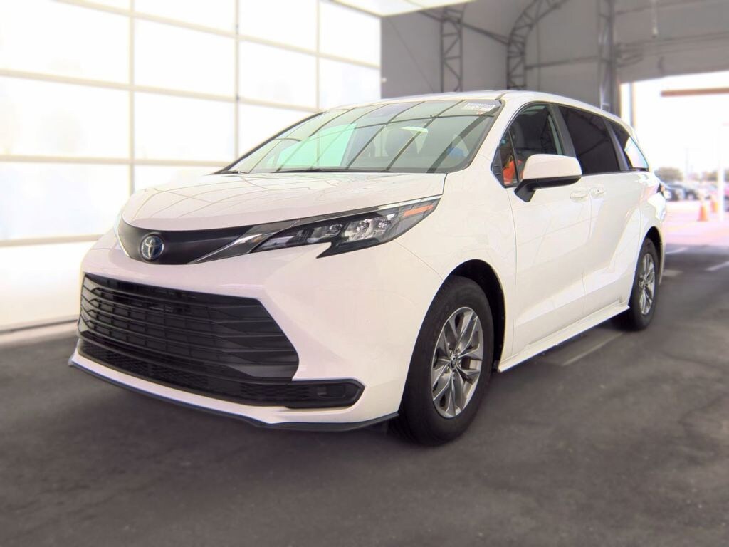 Used 2025 Toyota Sienna LE Minivan/Van