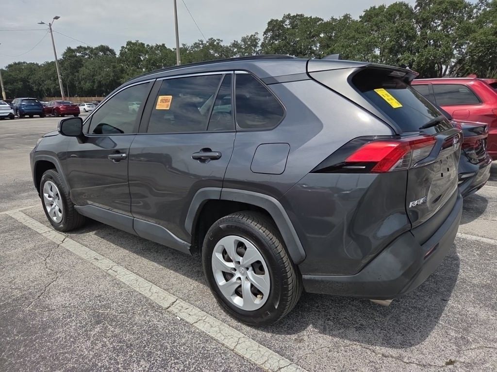 2019 Toyota RAV4 LE photo 3