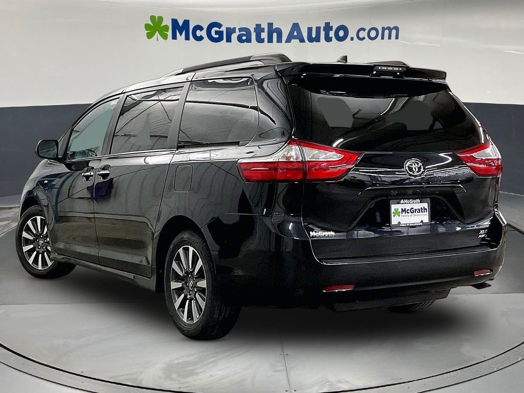 Used 2018 Toyota Sienna XLE Premium Minivan/Van