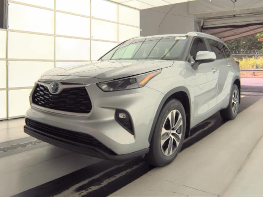 Used 2024 Toyota Highlander Hybrid XLE SUV