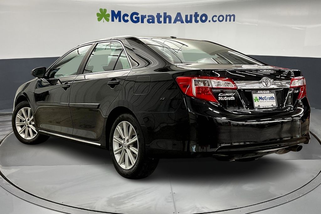 2014 Toyota Camry XLE photo 2
