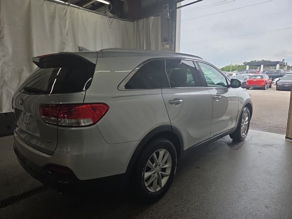 2017 Kia Sorento LX photo 4