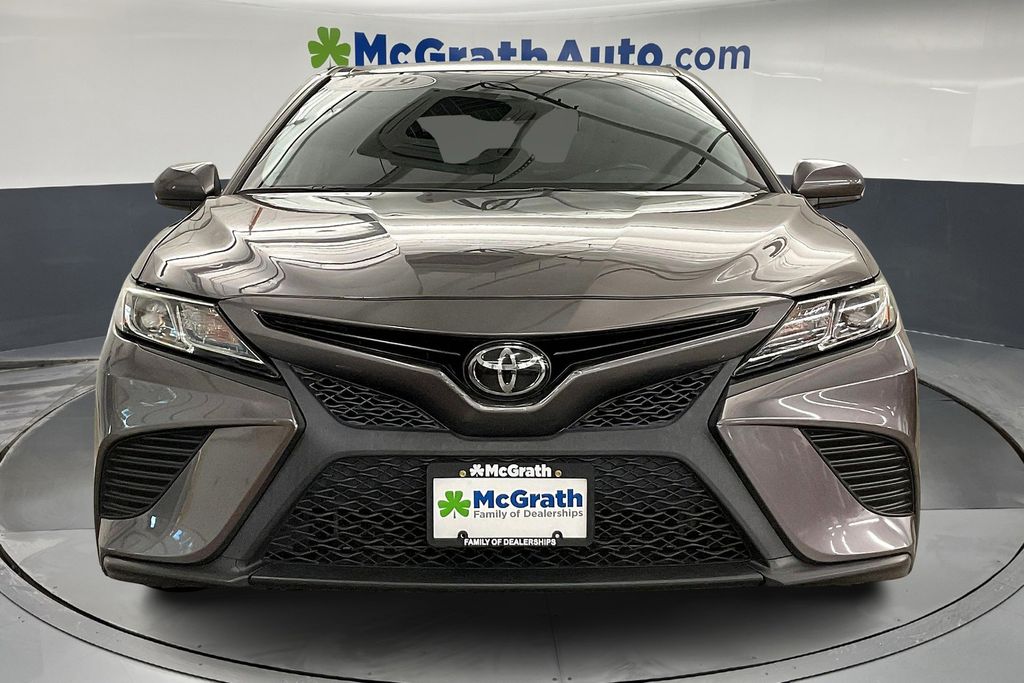2019 Toyota Camry SE photo 4