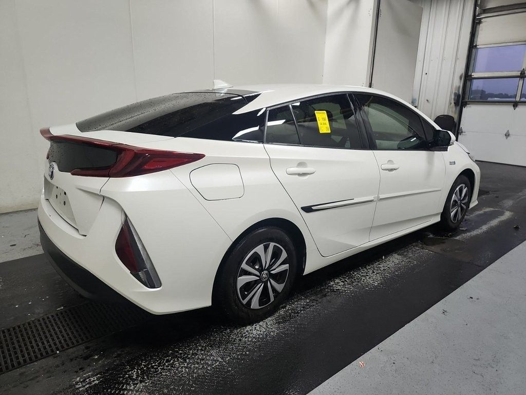 2018 Toyota Prius Prime Premium photo 3