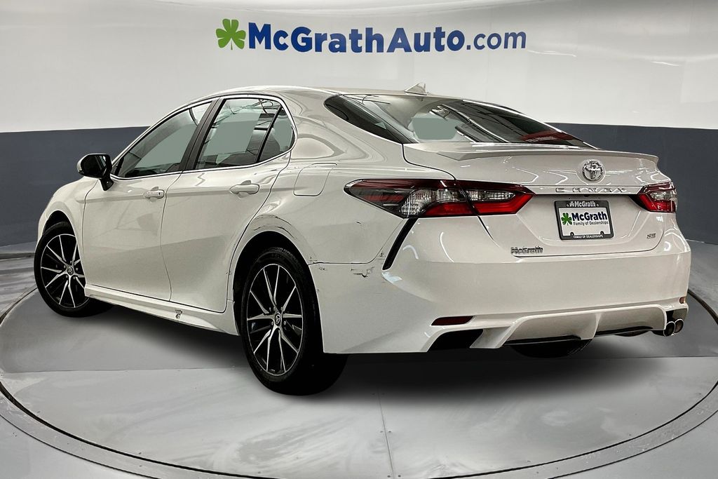 2022 Toyota Camry SE photo 3