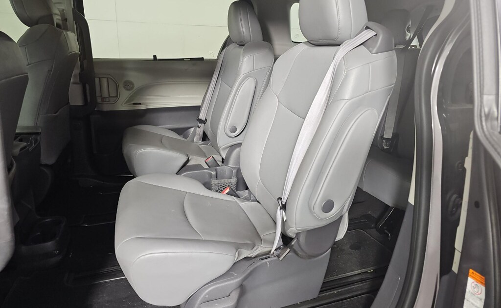 Certified 2021 Toyota Sienna XLE Minivan/Van